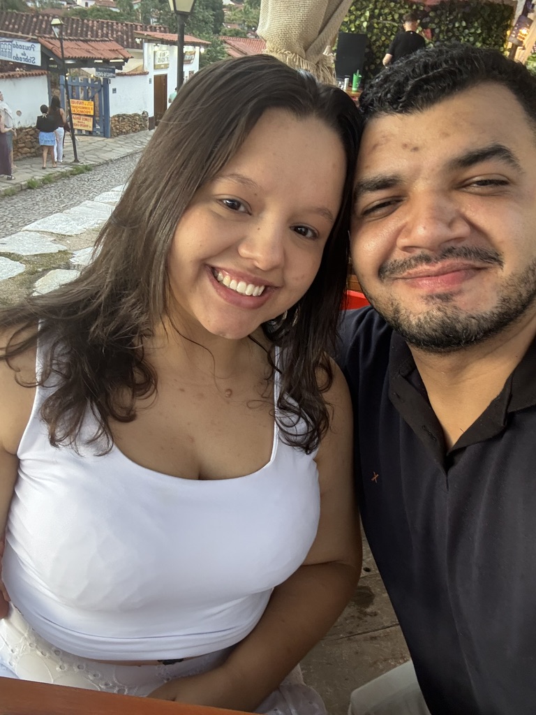 Casal junto em um dia feliz